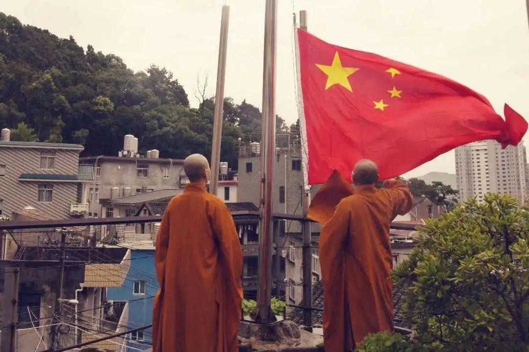逃离电梯间